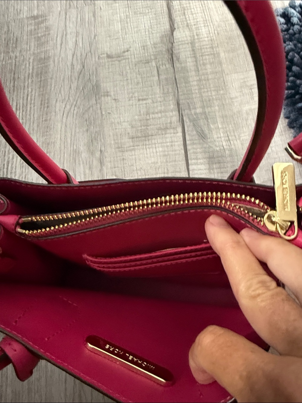 Michael Kors Fuchsia Pebbled Satchel with Gold MK Charm - Picture 5 of 11